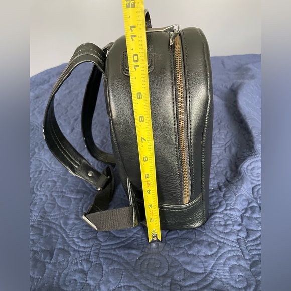 Matt & Nat Olly Vegan Bag Purity in Black mini backpack - Picture 9 of 11